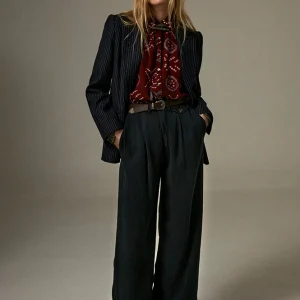 Keaton Pant Night Blue lifestyle fra Maison Hotel