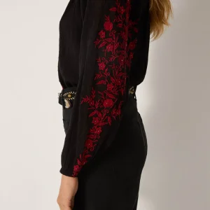 Greta Blouse – Broderet charme i Rose Garden-udgave fra Maison Hotel