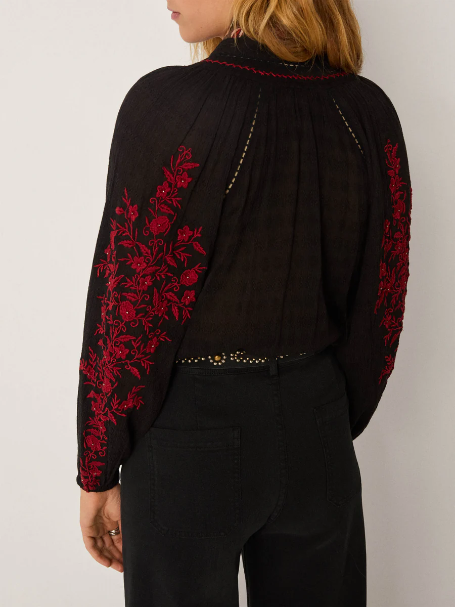 Greta Blouse – Broderet charme i Rose Garden-udgave fra Maison Hotel