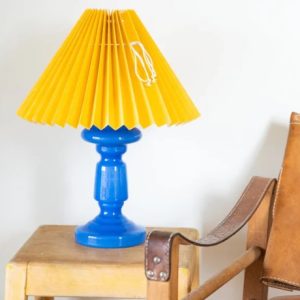 Petro 1 lampe i Marineblå opal fra Pink Rose