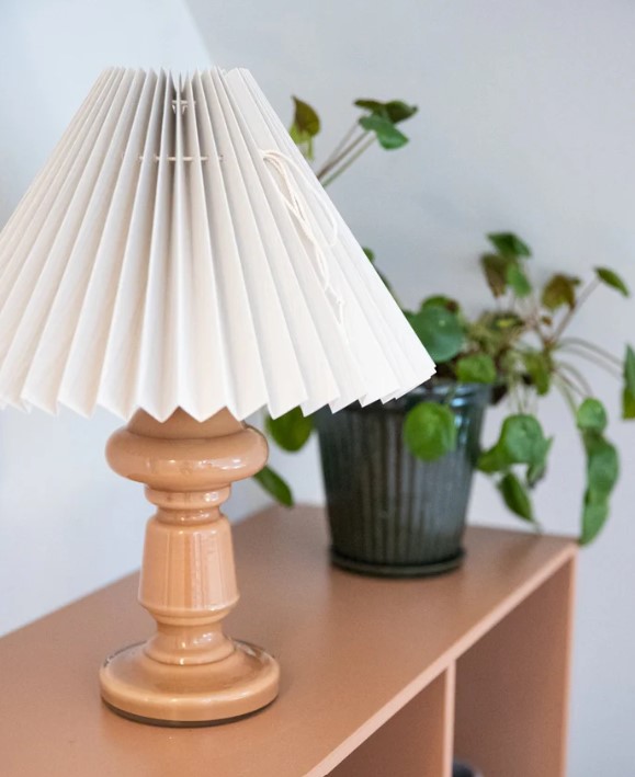 Petro 3 lampe i cappucino opal fra Pink Rose