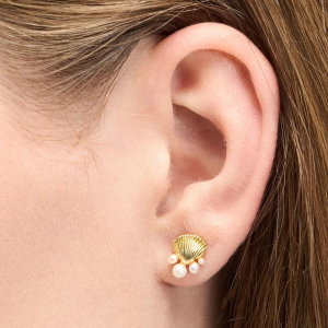 Bouquet Shell & Pearls forgyldt ørestik fra LULU Copenhagen